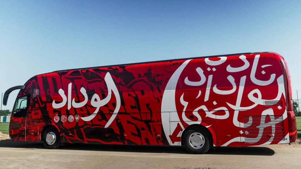 الوداد الرياضي يكشف عن حافلة الفريق في حلتها الجديدة