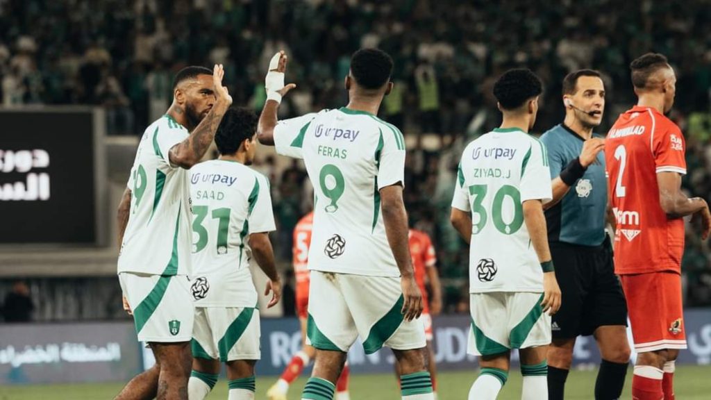 رياض محرز يقود الأهلي السعودي للفوز 1-0 على الوحدة في الدوري السعودي للمحترفين