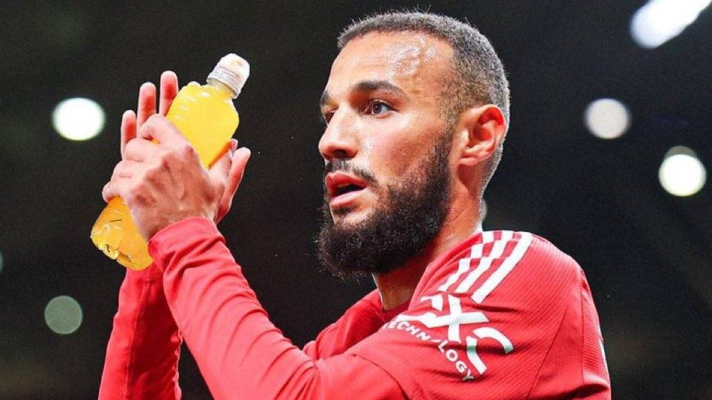 نصير مزراوي يفوز بجائزة لاعب شهر نوفمبر في مانشستر يونايتد
