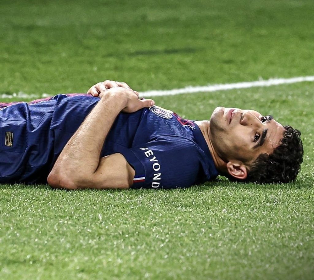 غياب مؤثر.. أشرف حكيمي خارج حسابات قمة الإياب بين بايرن ميونخ وباريس سان جيرمان