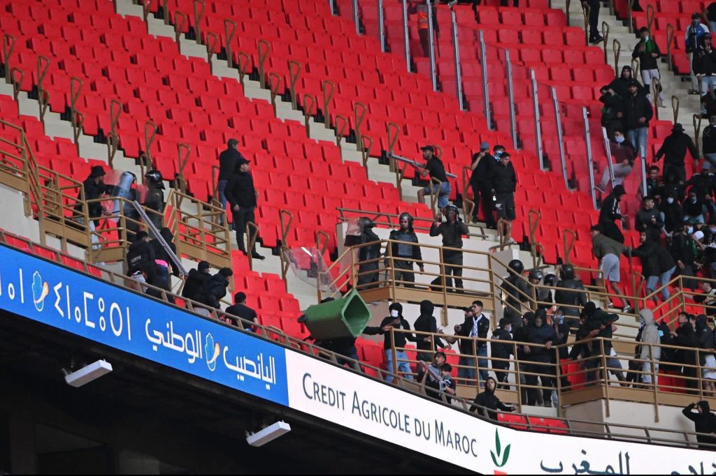 إجراءات احترازية جديدة للحد من الشغب في الملاعب المغربية